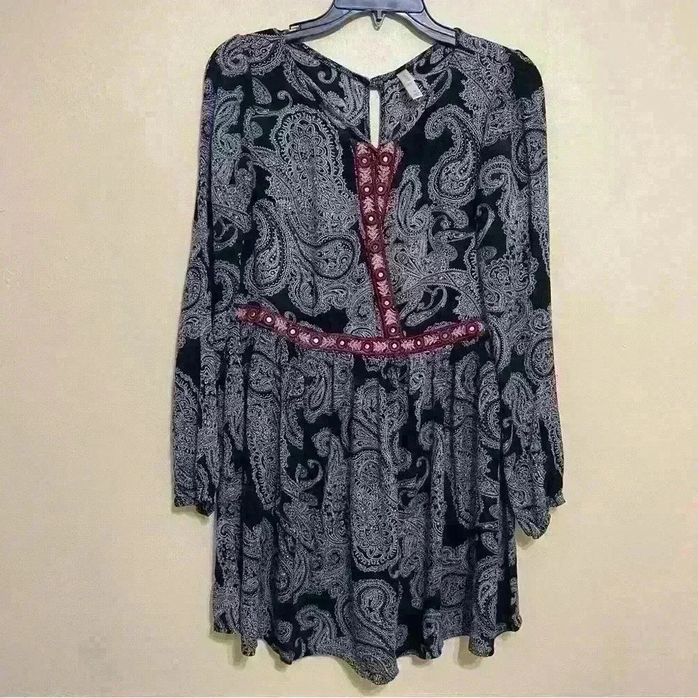 Xhilaration A Line Dress Black White Paisley Long Sleeve Short V Neck Womens M